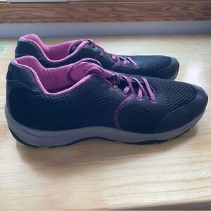 VIONIC 335 Emerald Athletic Shoes | 11